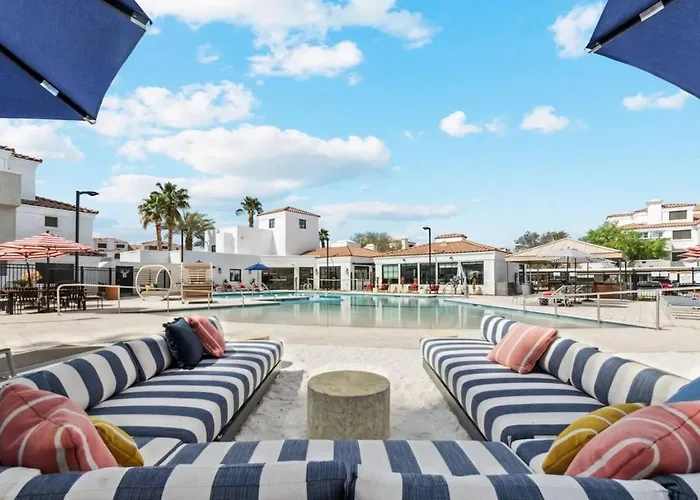 Apartment Luxury Getaway 1br Free Parking And Pool *